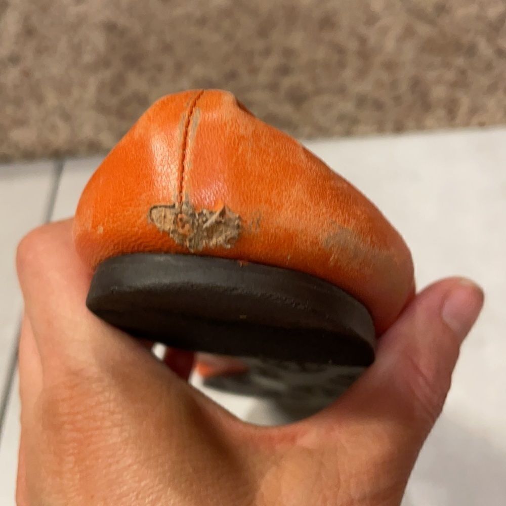 TORY Burch woman’s orange Right flat only - Picture 6 of 8